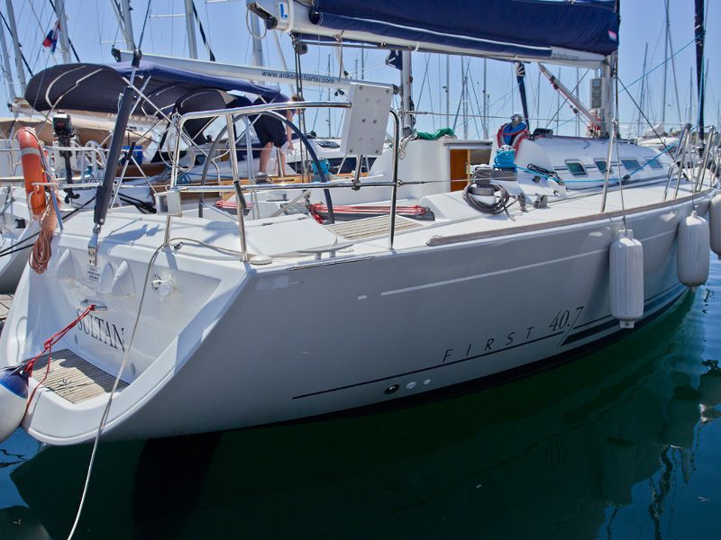 Beneteau First 407