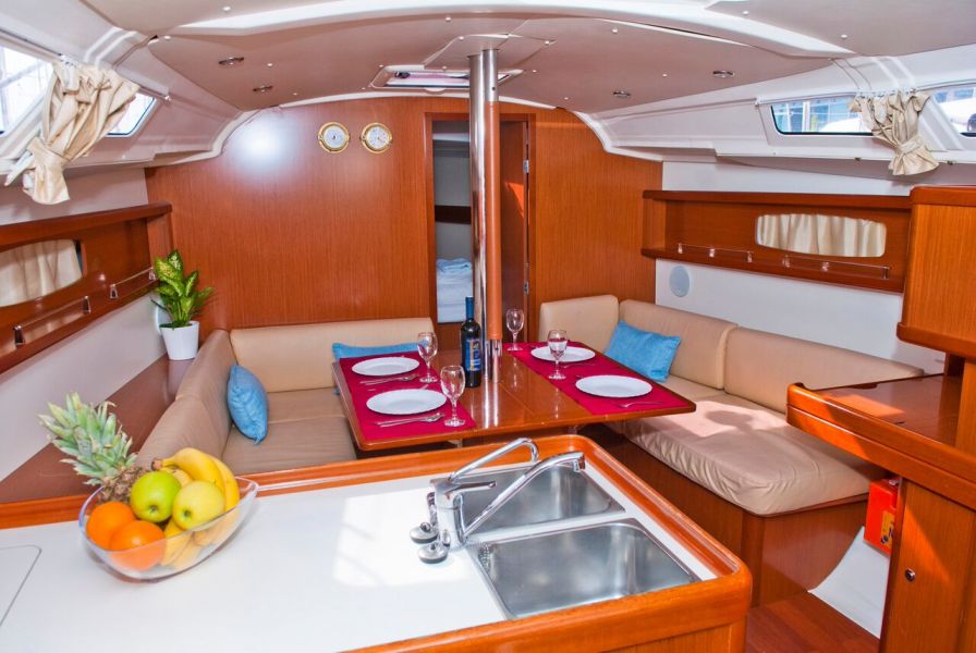 Oceanis 37