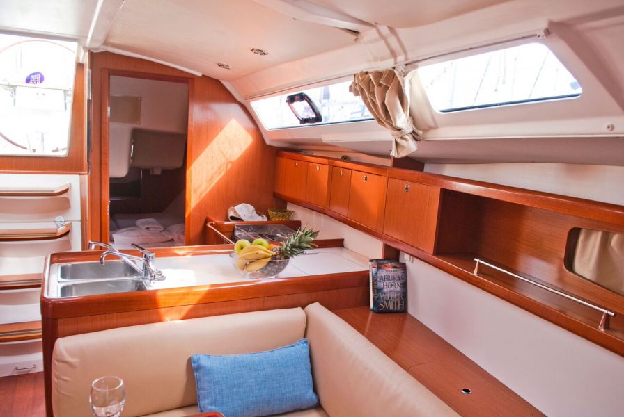 Oceanis 37