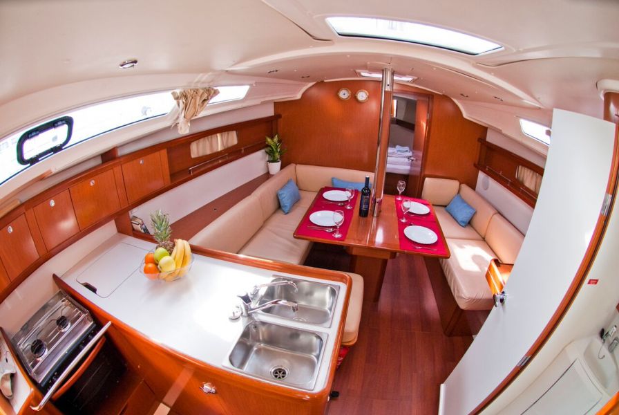 Oceanis 37