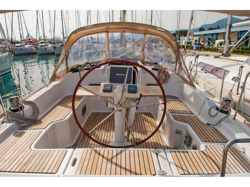 Oceanis 37