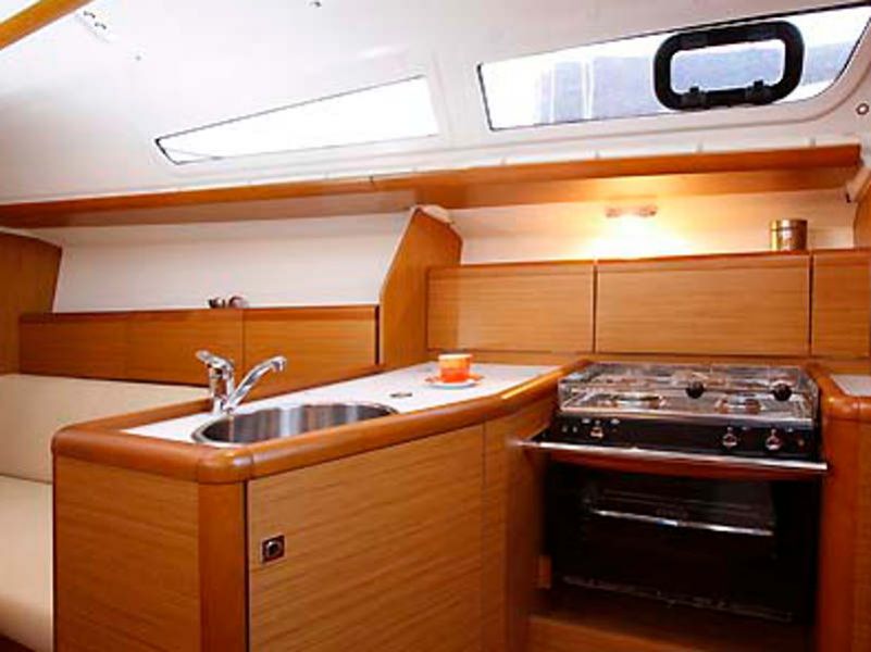 Sun Odyssey 33i