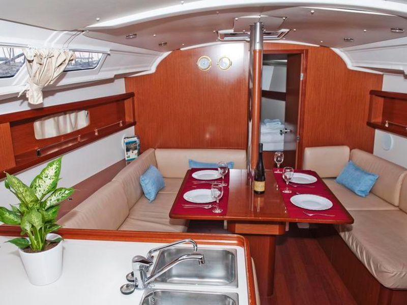 Oceanis 37