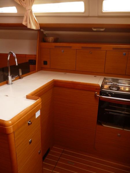 Sun Odyssey 42i