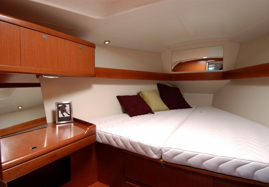 Oceanis 37