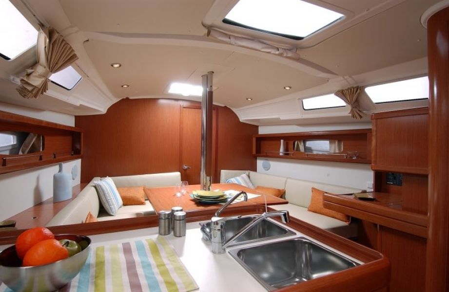 Oceanis 37