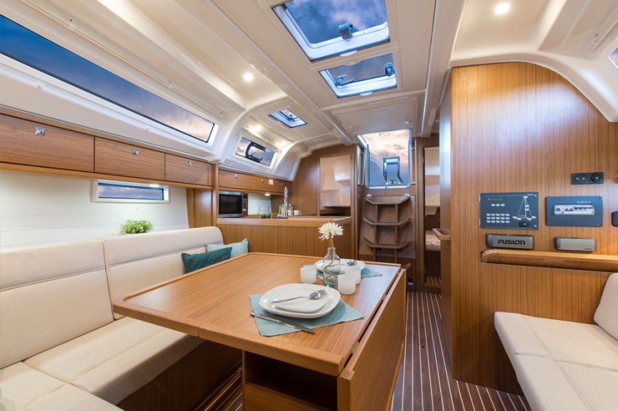Bavaria Cruiser 37