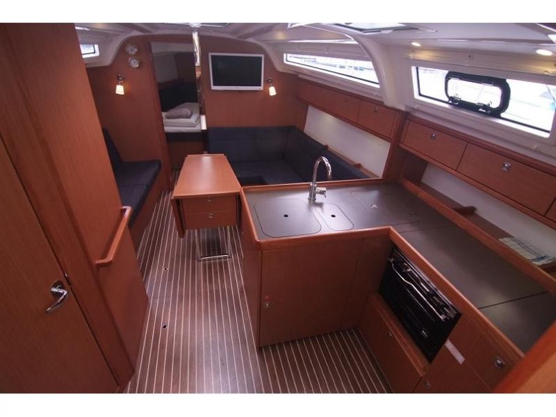 Bavaria Cruiser 37