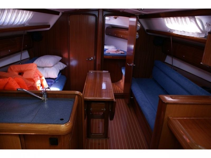 Bavaria 36 cruiser