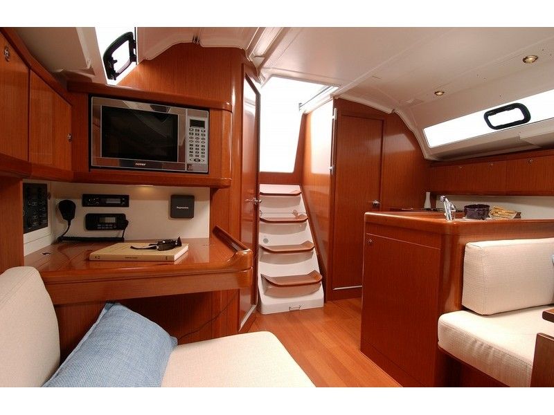 Oceanis 37