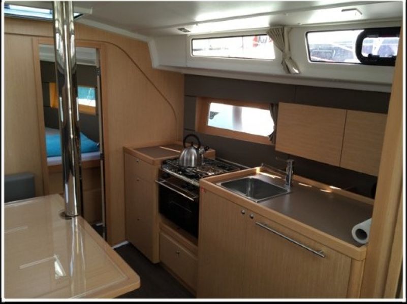 Oceanis 38