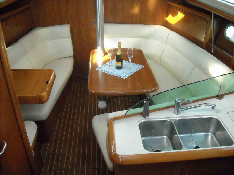 Sun Odyssey 35