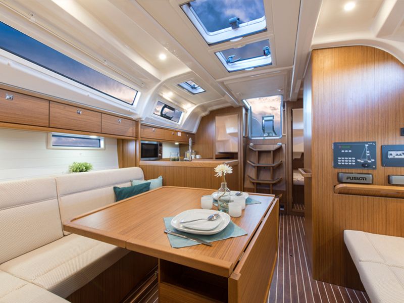 Bavaria Cruiser 37