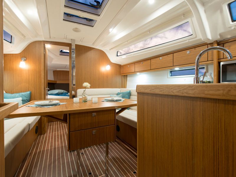 Bavaria Cruiser 37