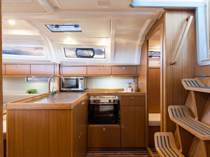 Bavaria Cruiser 37