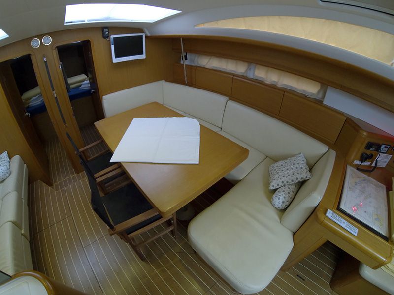 Jeanneau 53