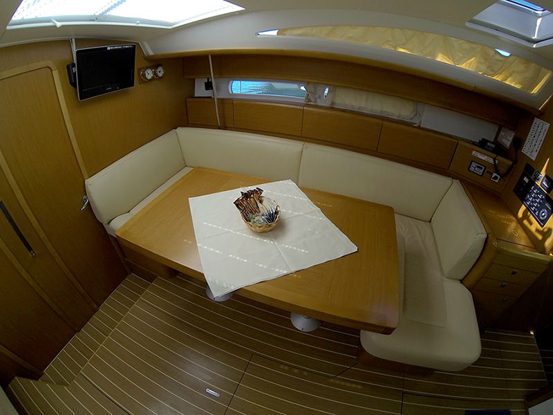 Jeanneau 53