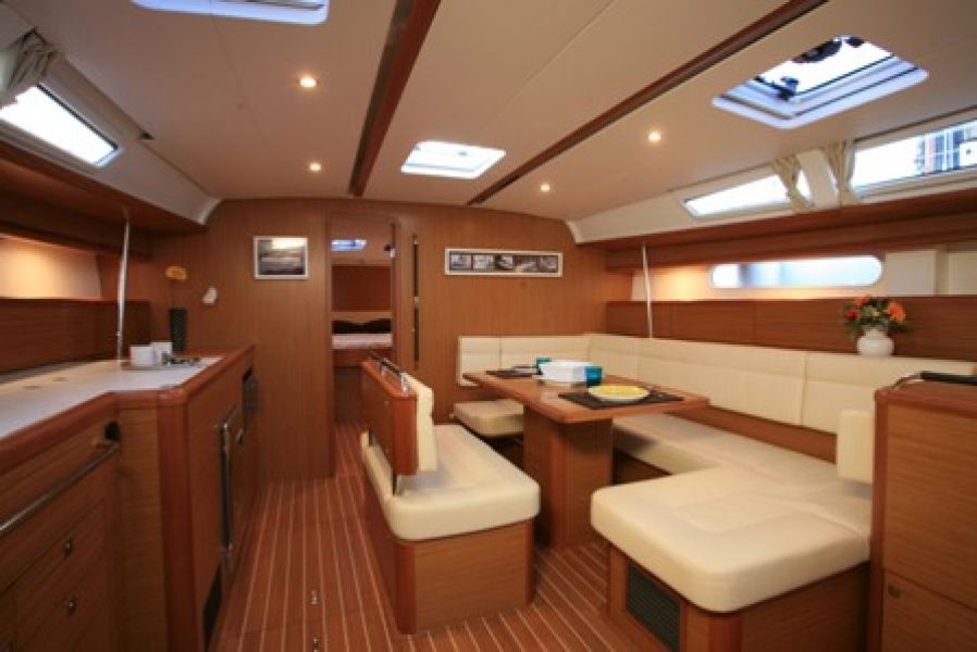 Sun Odyssey 49i