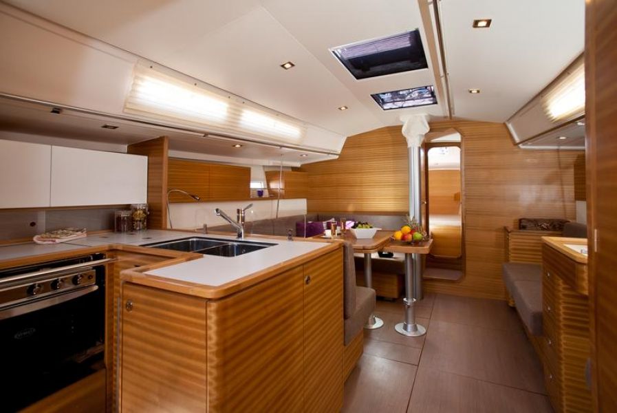 Salona 44