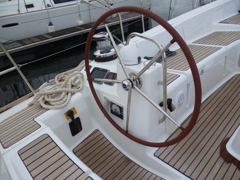 Jeanneau 53 - 5 + 1 cab