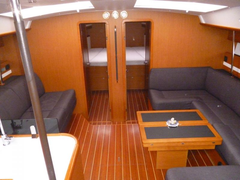 Jeanneau 53 - 5 + 1 cab