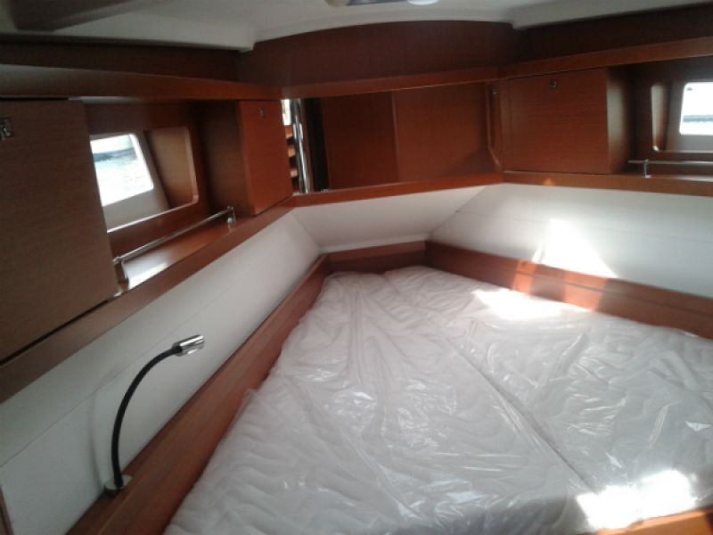 Oceanis 37
