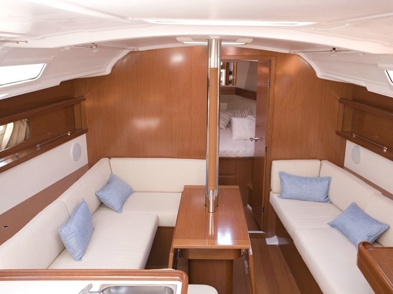 Oceanis 37