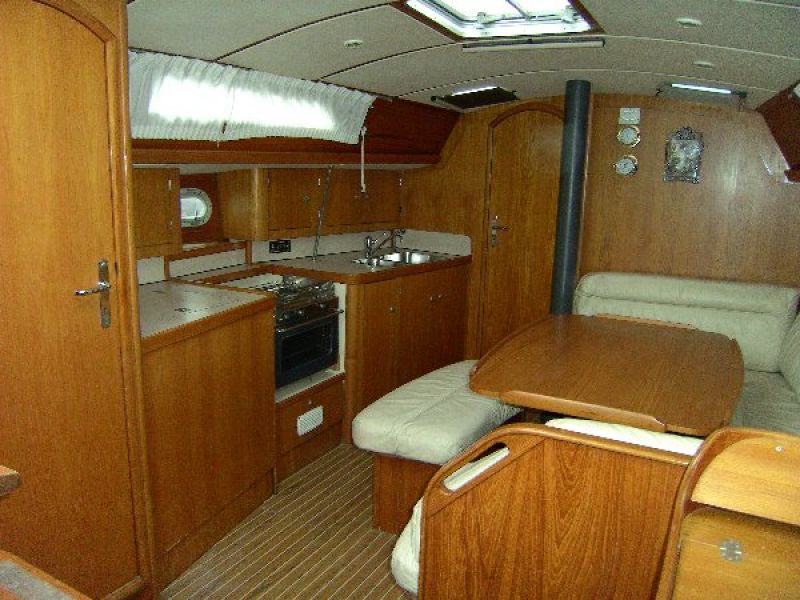 Sun Odyssey 371