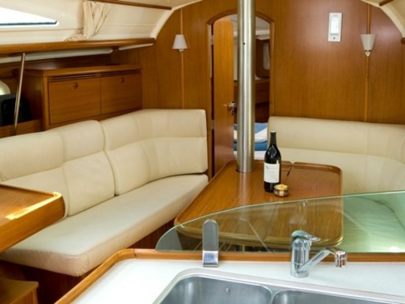 Sun Odyssey 35