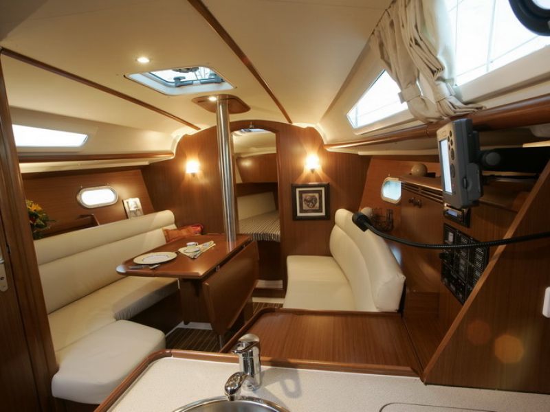 Sun Odyssey 32i