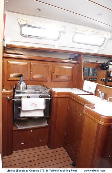 Oceanis 373