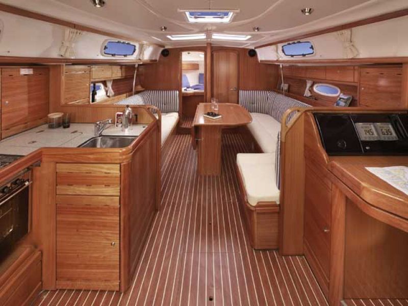 Bavaria 37 cruiser