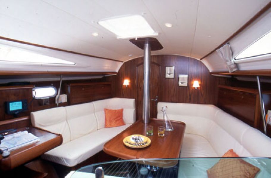 Sun Odyssey 35