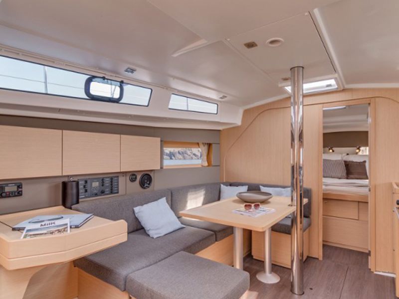 Oceanis 38