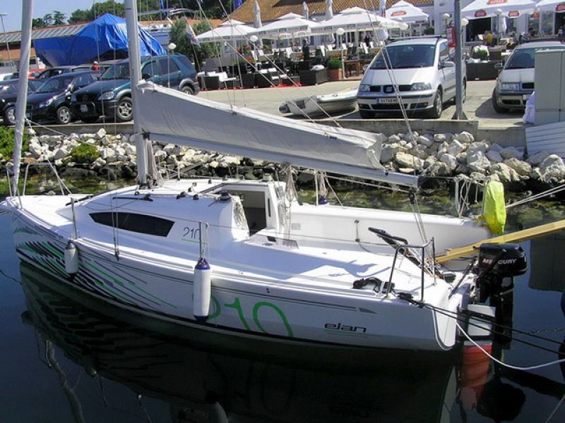 Elan 210