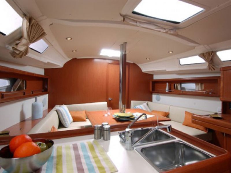 Oceanis 37