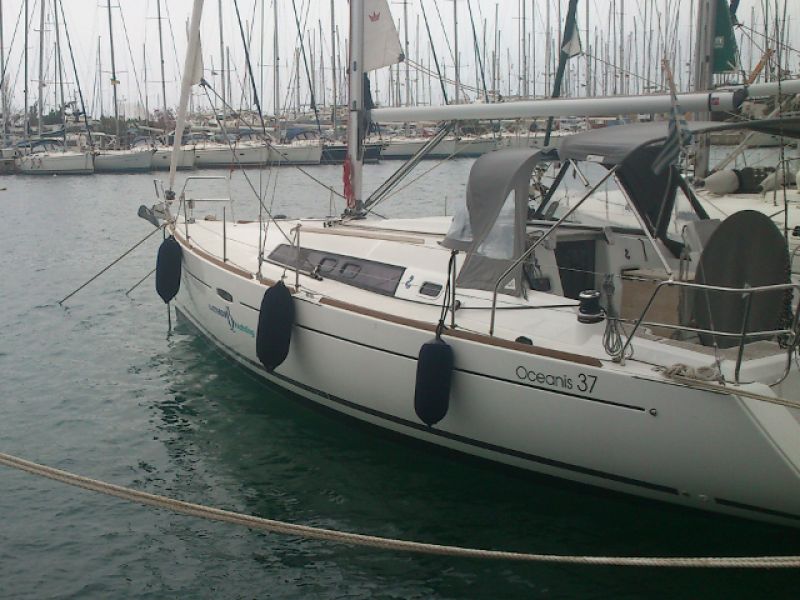 Oceanis 37