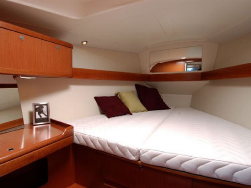 Oceanis 37