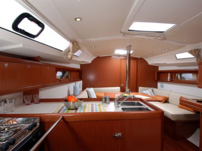 Oceanis 37