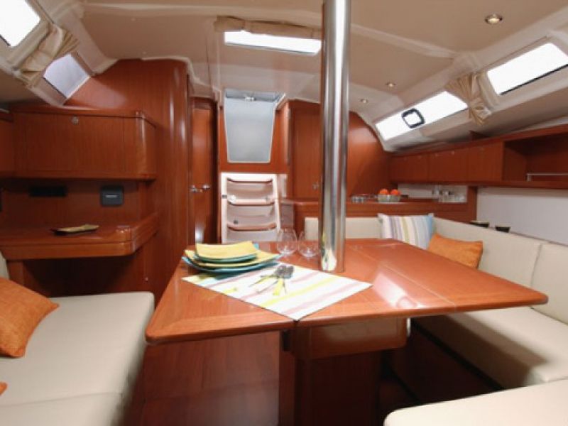 Oceanis 37