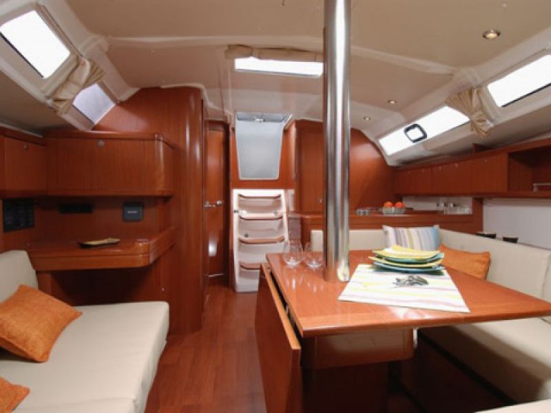 Oceanis 37
