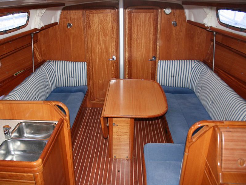 Bavaria 37 cruiser
