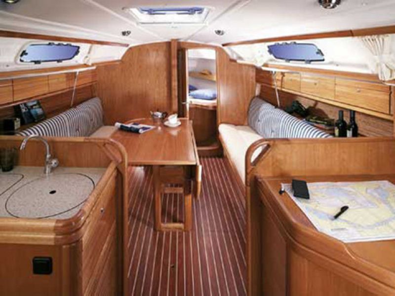 Bavaria 37 cruiser