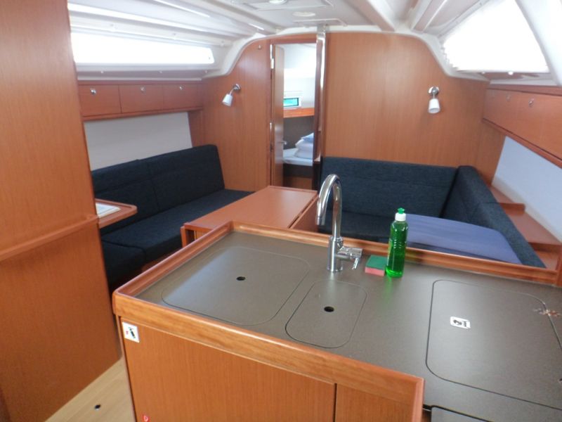 Bavaria Cruiser 37