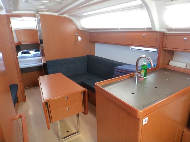 Bavaria Cruiser 37