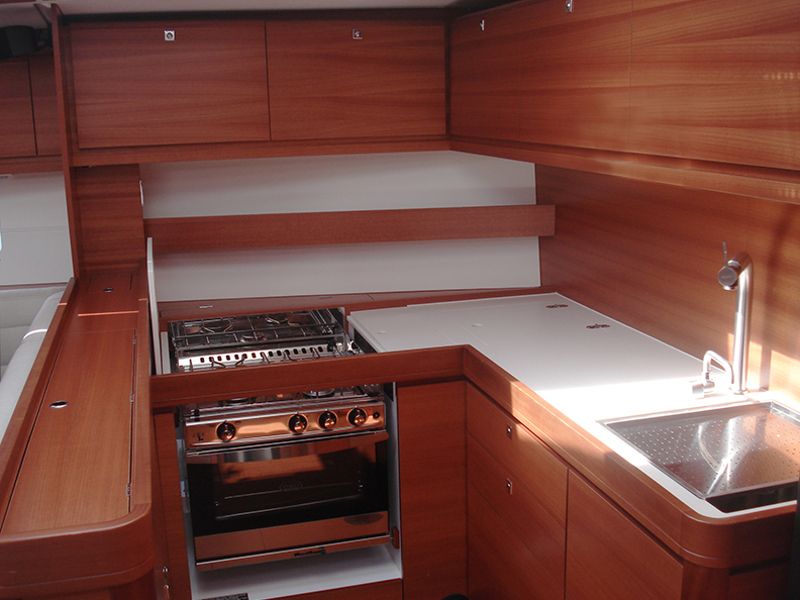 Dufour 560