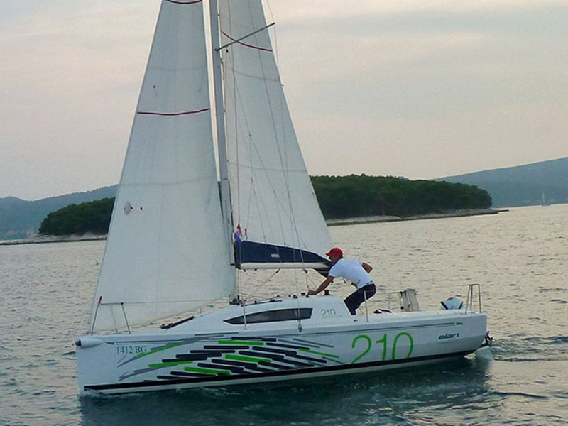 Elan 210