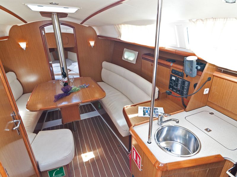 Sun Odyssey 32i