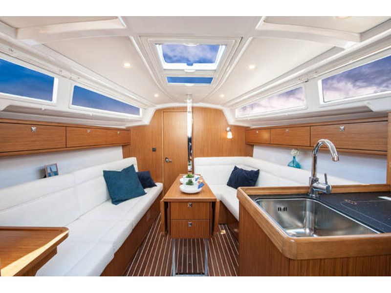 Bavaria Cruiser 33
