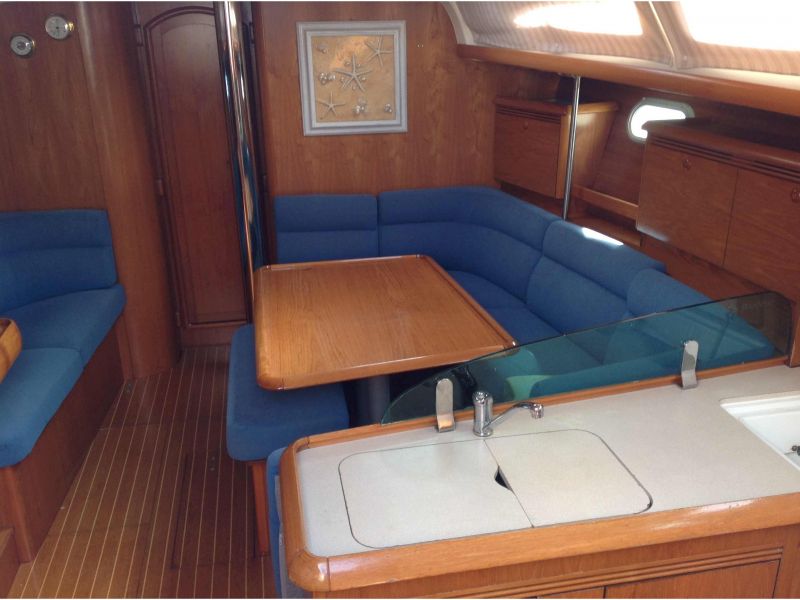 Sun Odyssey 43